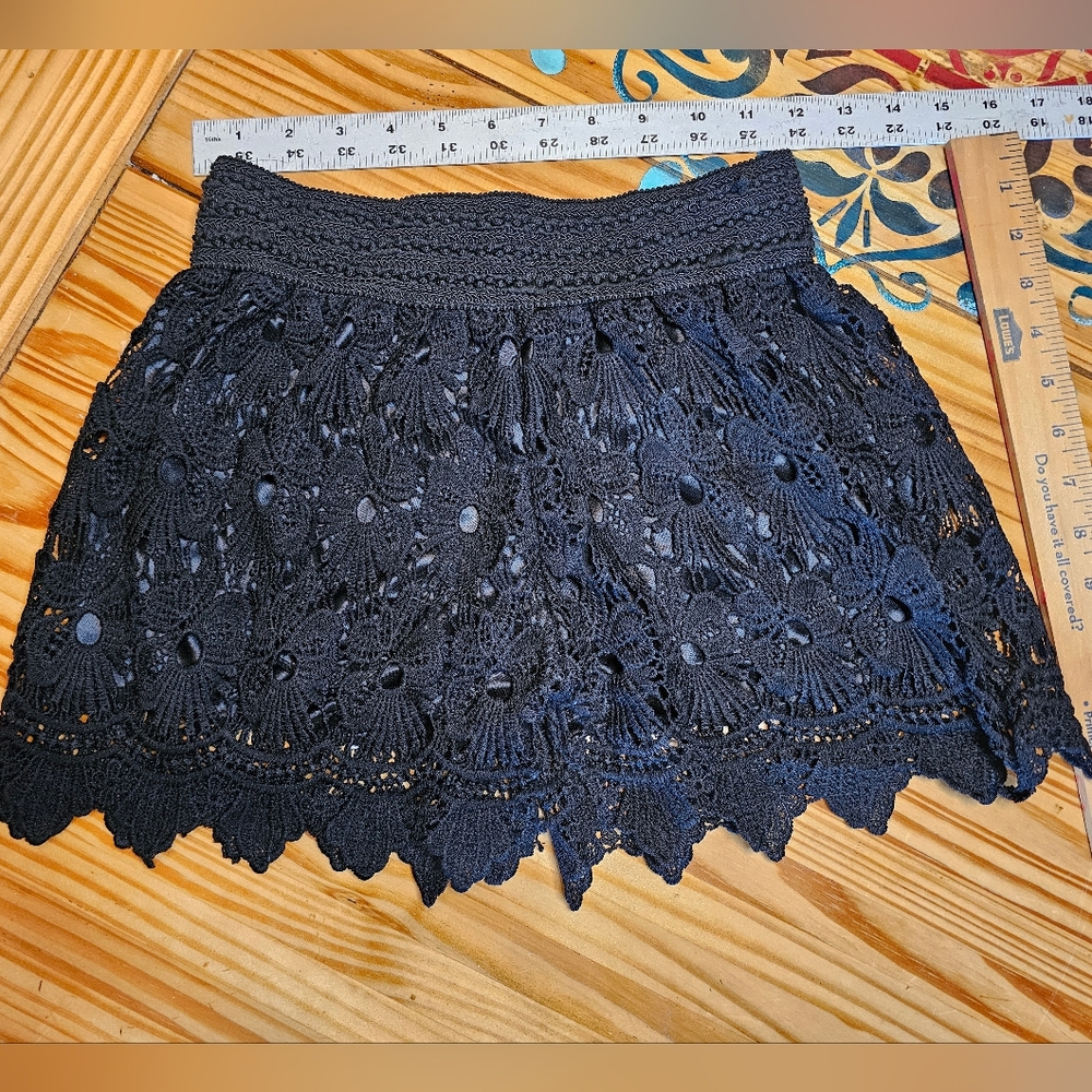 Vers Black Lace Women Shorts